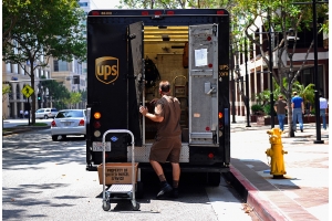 UPS國際快遞周末取件嗎